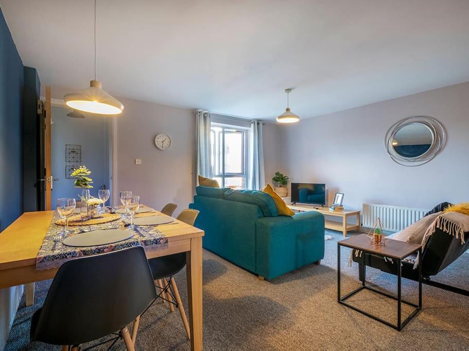 Lovely 2 Bedroom Apt At Ormeau Park W/ Free Parking 贝尔法斯特 外观 照片