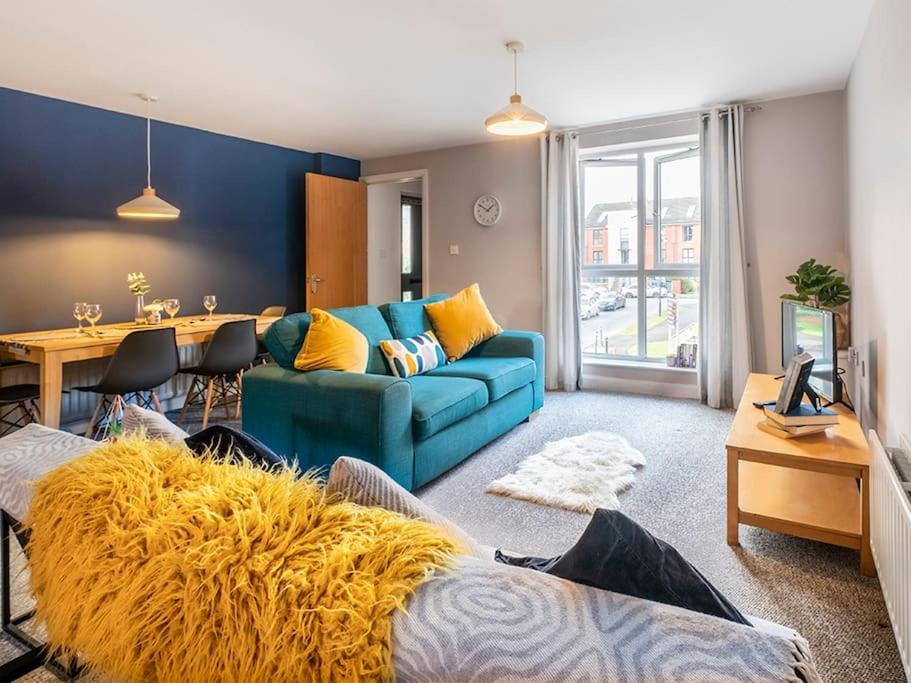 Lovely 2 Bedroom Apt At Ormeau Park W/ Free Parking 贝尔法斯特 外观 照片