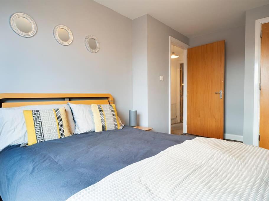 Lovely 2 Bedroom Apt At Ormeau Park W/ Free Parking 贝尔法斯特 外观 照片