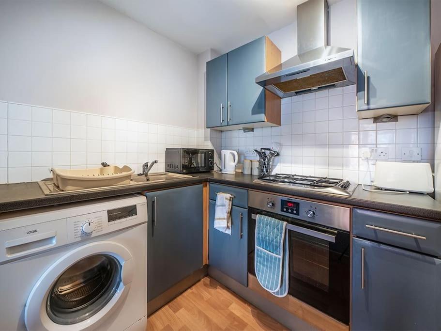 Lovely 2 Bedroom Apt At Ormeau Park W/ Free Parking 贝尔法斯特 外观 照片