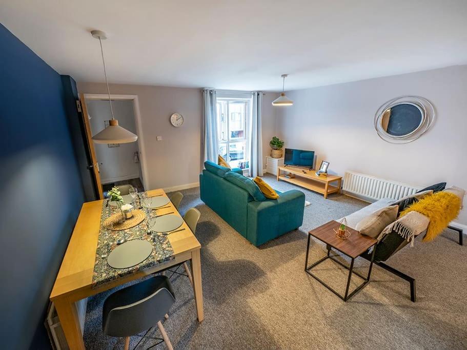 Lovely 2 Bedroom Apt At Ormeau Park W/ Free Parking 贝尔法斯特 外观 照片