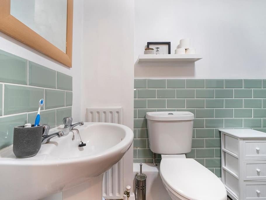 Lovely 2 Bedroom Apt At Ormeau Park W/ Free Parking 贝尔法斯特 外观 照片