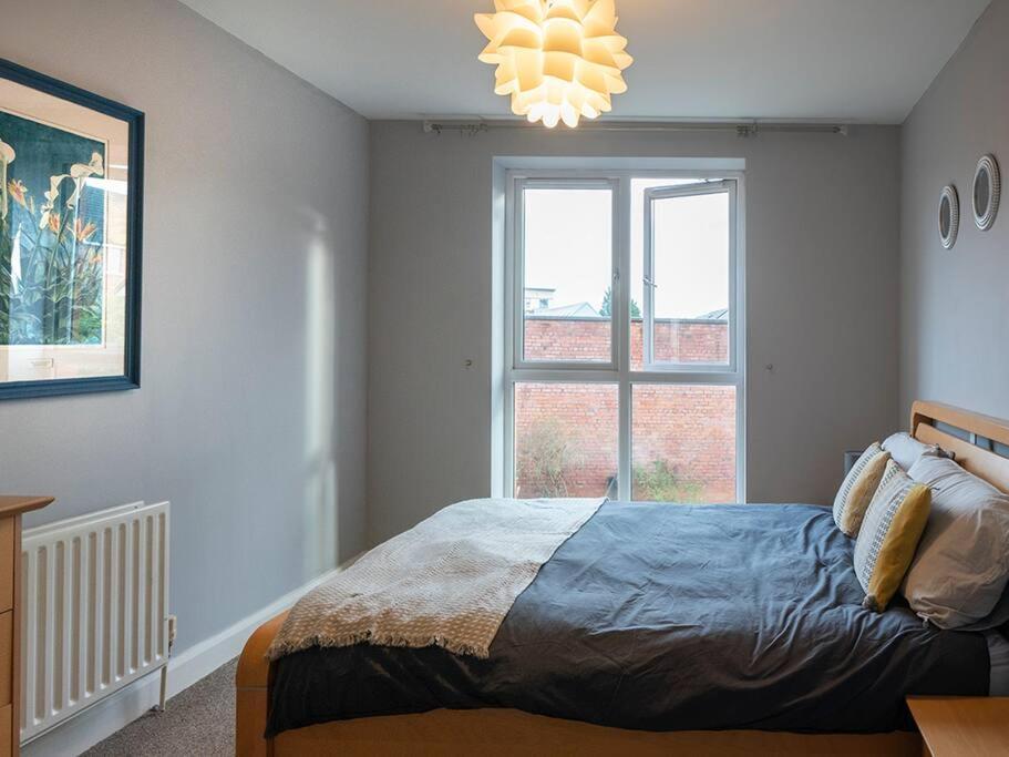 Lovely 2 Bedroom Apt At Ormeau Park W/ Free Parking 贝尔法斯特 外观 照片